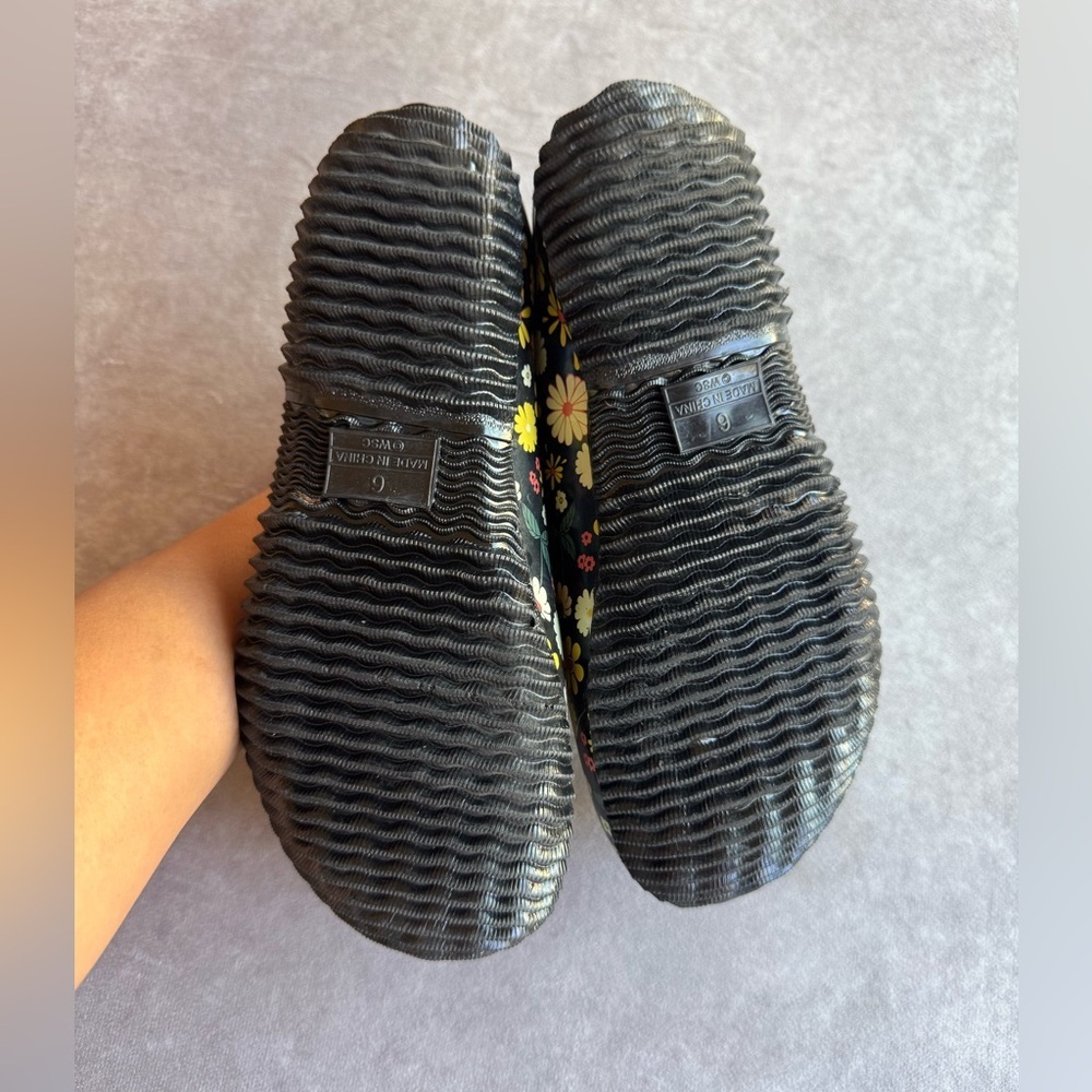 Western Chief Floral Mules - Black and Yellow - Picture 2 of 8